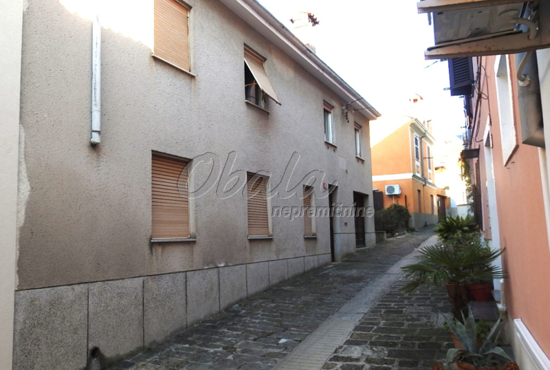 Nepremičnina Izola, rob starega mesta, le 100 m od morja - galerija 1